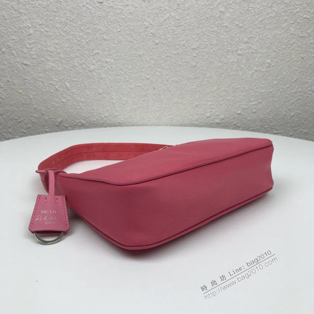 prada女包 普拉達最新爆款升級版Hobo腋下包 1NE515 肯豆同款 prada女士尼龍單肩包  pyd2237